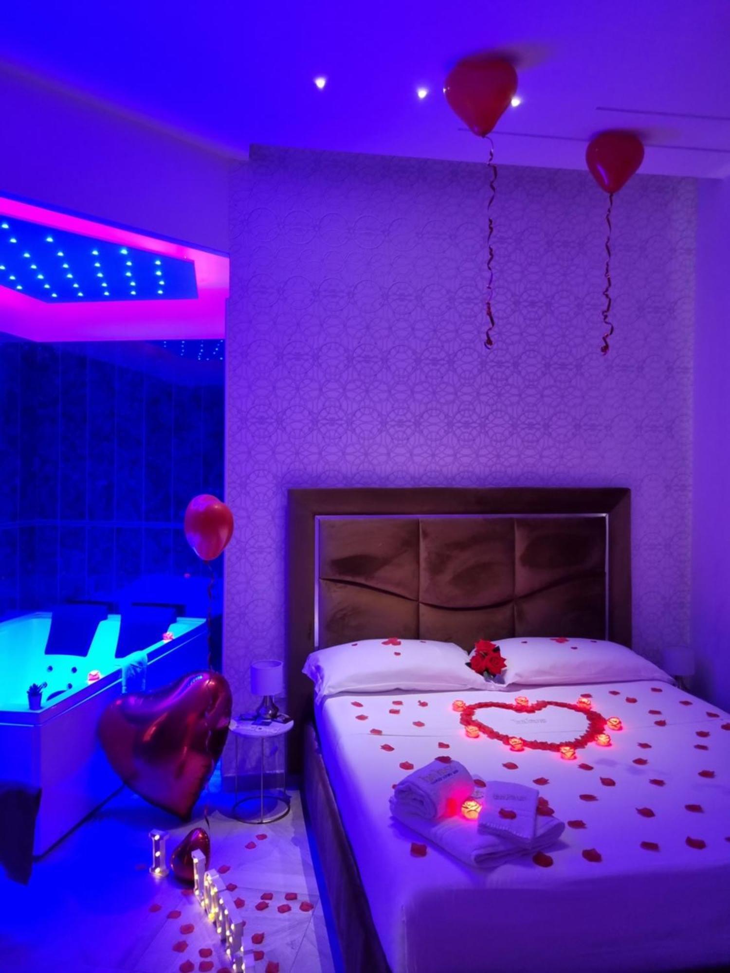 Twin Towers Naples Luxury Bed & Breakfast ภายนอก รูปภาพ